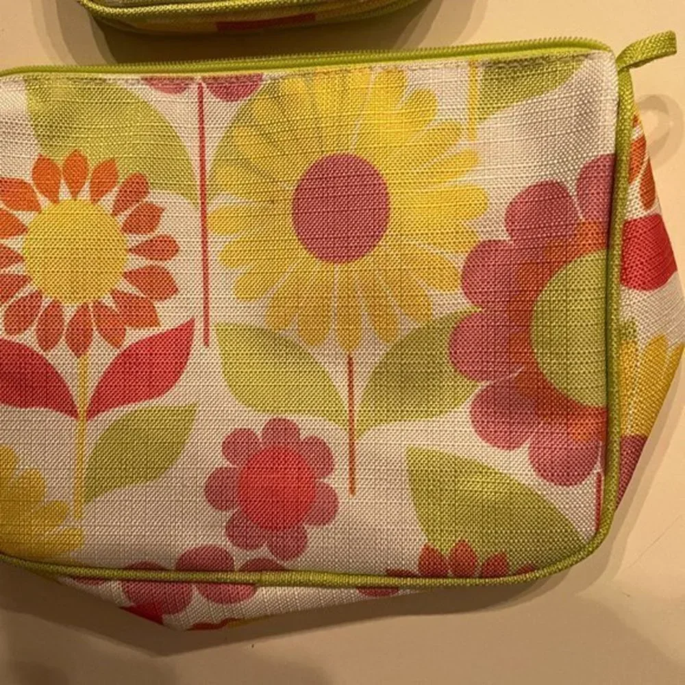Sold Clinique‎ Cosmetic Bags - set of 2 - new (Home dec-x)